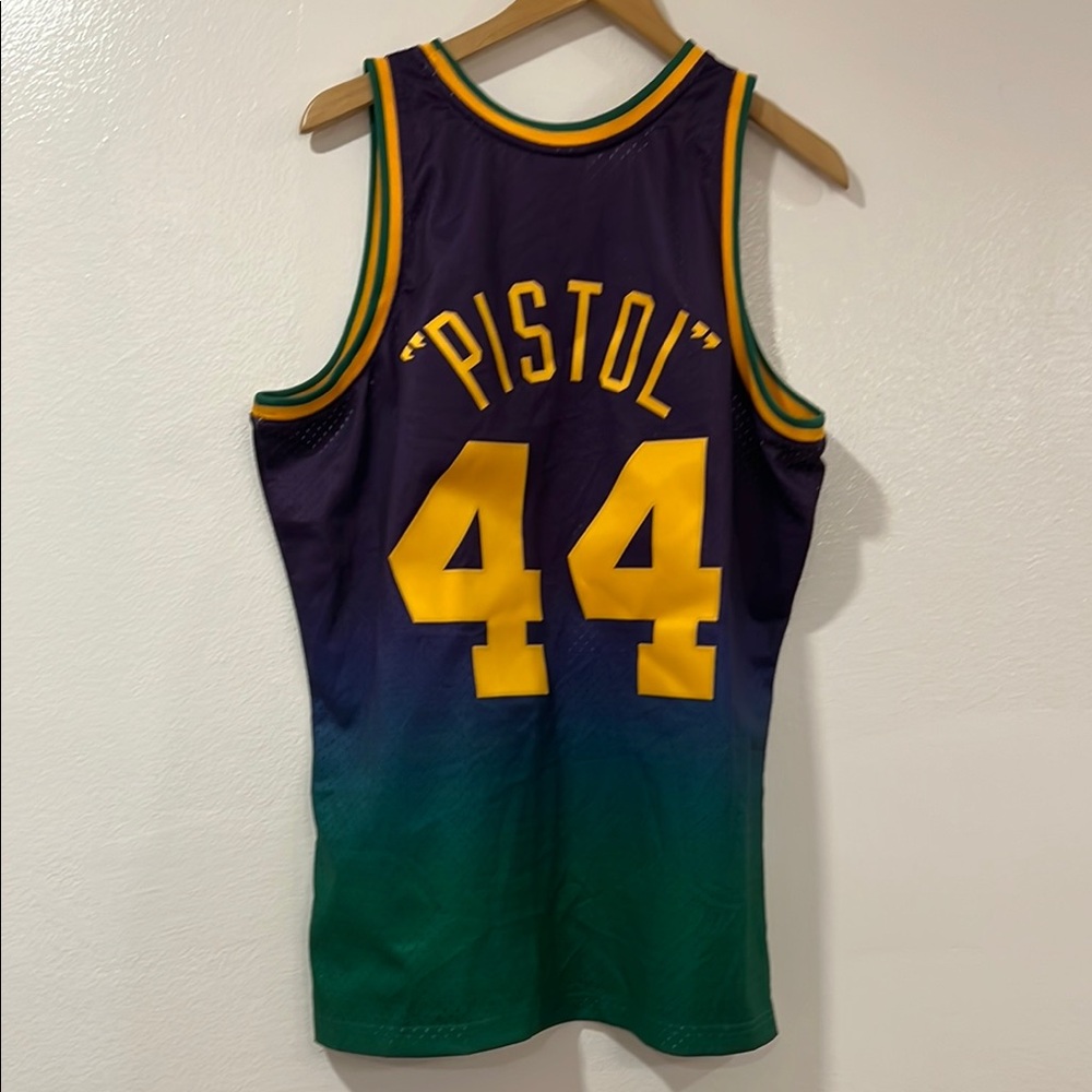 Mitchell & Ness “PISTOL” Pete Maravich 1974-75 Jazz Jersey Hardwood Classic. - Picture 2 of 10